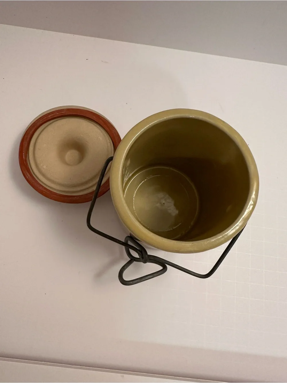 Vtg Cream Color Glazed Stoneware Crock w/ Wire Bail Locking Lid And Rubber Seal